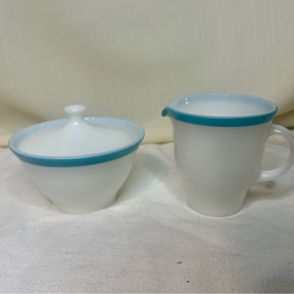 Pyrex Glass USA vintage Sugar Bowl & Creamer